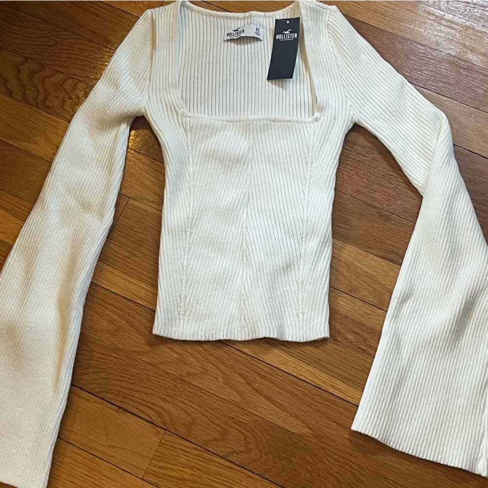 Hollister XS shirt, never worn with tags.